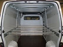 02_Barras equipadas en doble nivel en furgoneta equipada por Syncro Chile
